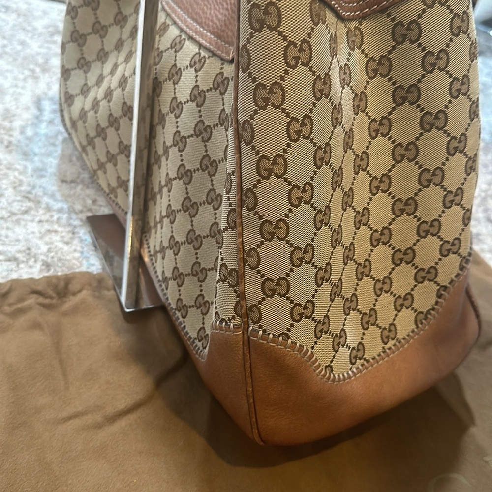 Vintage Gucci New Pelham Large Shoulder Bag w/ Gold Hardware - Picture 6 of 14
